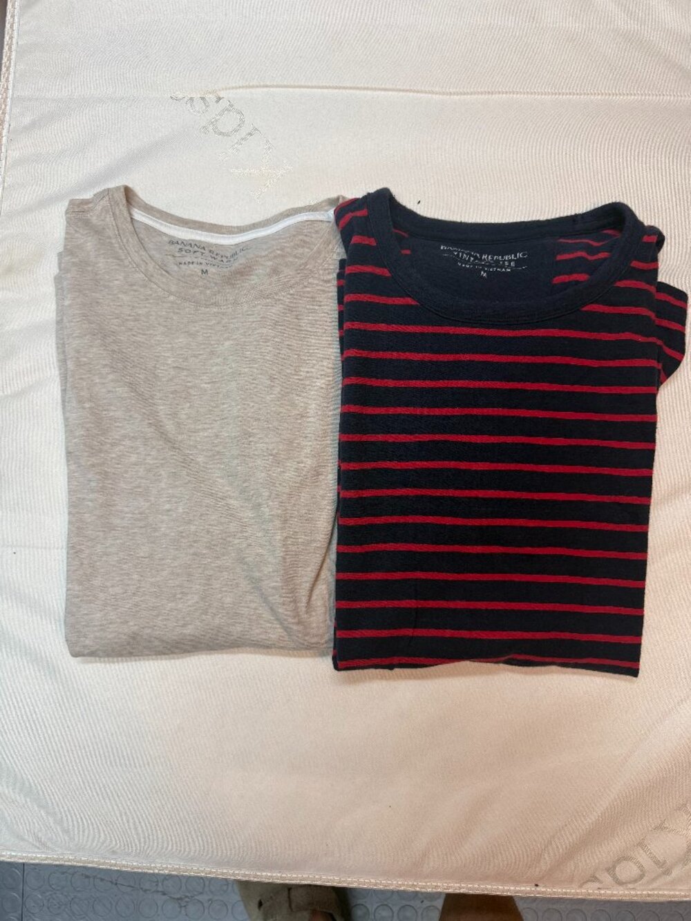 Banana Republic Cotton Tee 2-Pack Mens Sz M Oatmeal & Navy Red Stripe